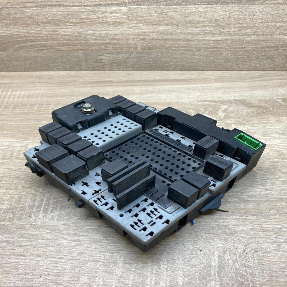 30657428 08688434  Fuse module Volvo V70