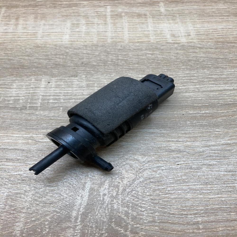 8362154 008017  Windscreen/windshield washer pump BMW 3 E46