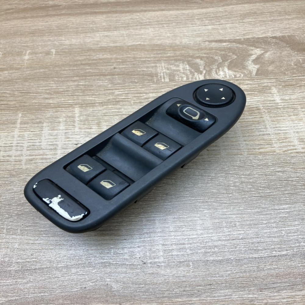 96498424ZF 53269704  Electric window control switch Citroen C5