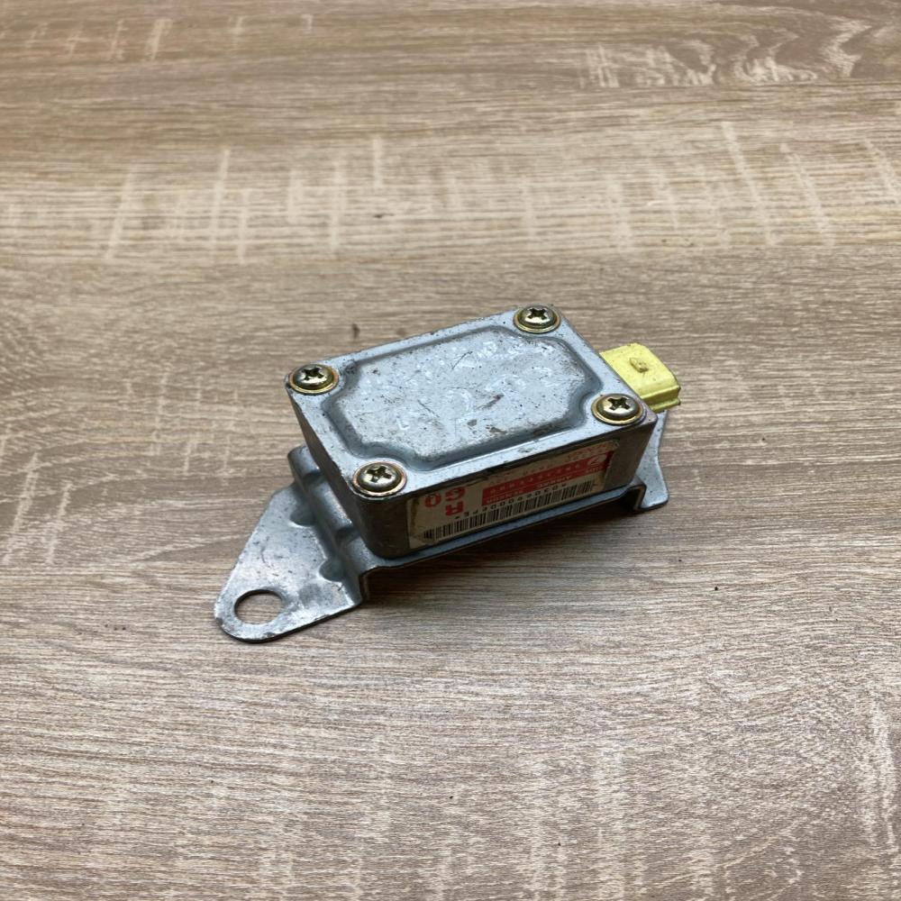 252300 0690 98235FE000  Airbag deployment crash/impact sensor Subaru Impreza II
