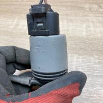 6934159 235576  Windscreen/windshield washer pump BMW 5 E60 E61
