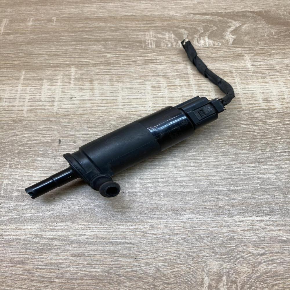 8377613 577863  Windscreen/windshield washer pump BMW 7 E65 E66