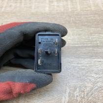 90483063 005908  Headlight level height control switch Opel Tigra A