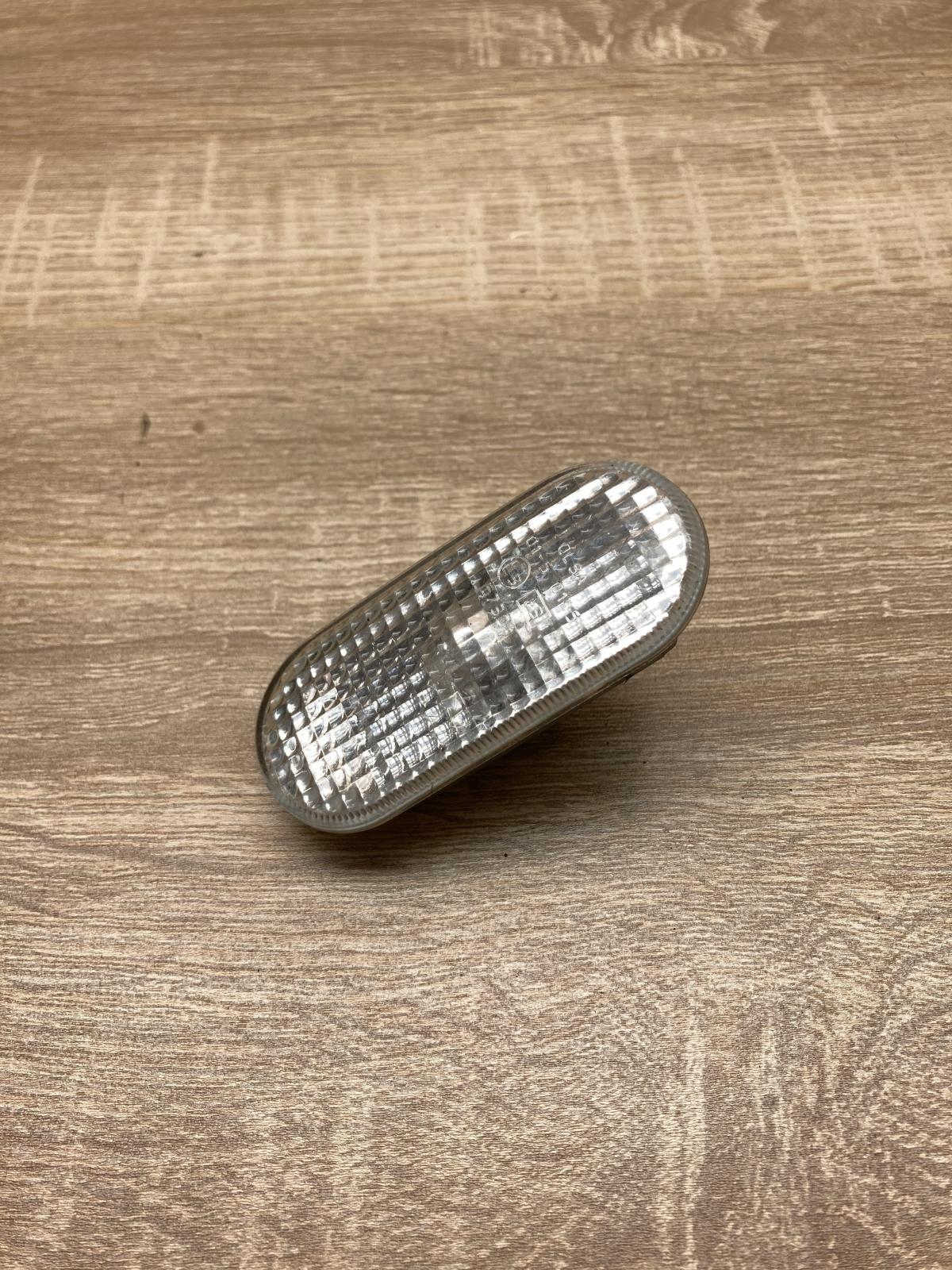 1J5949117A   Front fender indicator light Volkswagen PASSAT B5