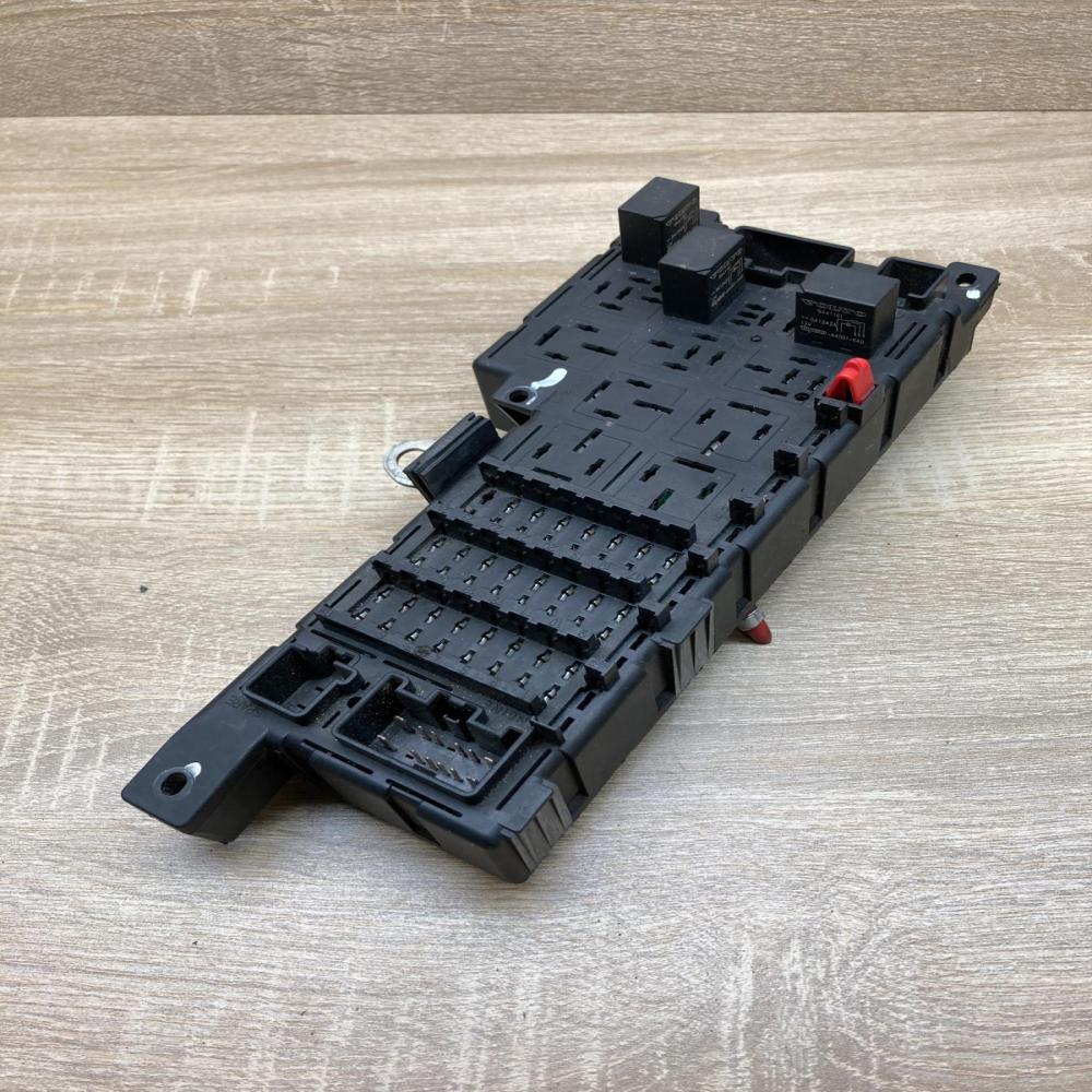 8678449 518828017  Fuse module Volvo S60
