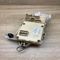 89221 0F010 905765  Fuse module Toyota Corolla Verso AR10