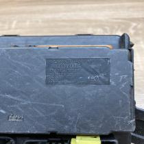 82641 05011 05810530  Fuse module Toyota Avensis T250