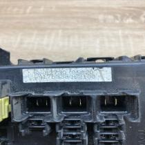 82641 05011 05810530  Fuse module Toyota Avensis T250
