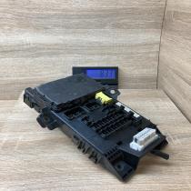 82641 05011 05810530  Fuse module Toyota Avensis T250