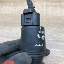 8377612   Windscreen/windshield washer pump BMW 7 E65 E66