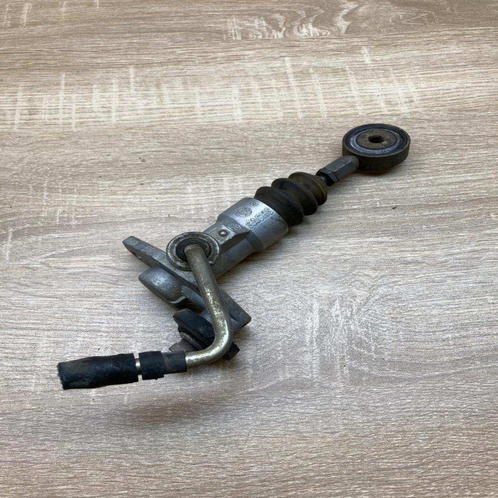 8D1721401   Clutch master cylinder Audi A4 S4 B5 8D