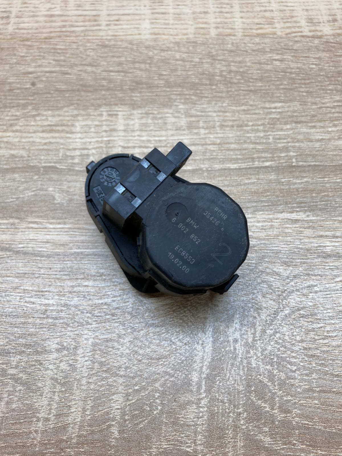 6902852 ECB553  Air flap motor/actuator BMW 3 E46