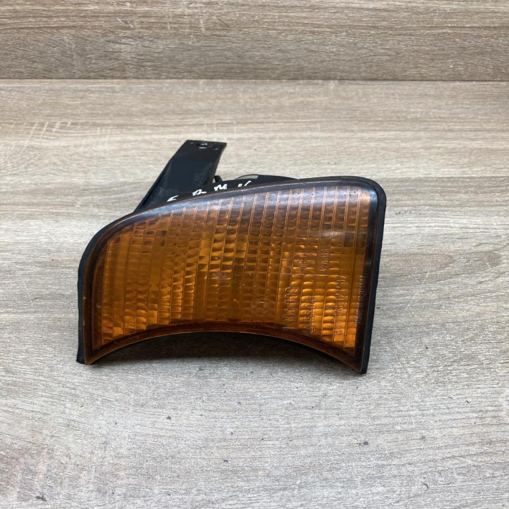 1384033 1384032 155243 Front indicator light BMW 5 E34