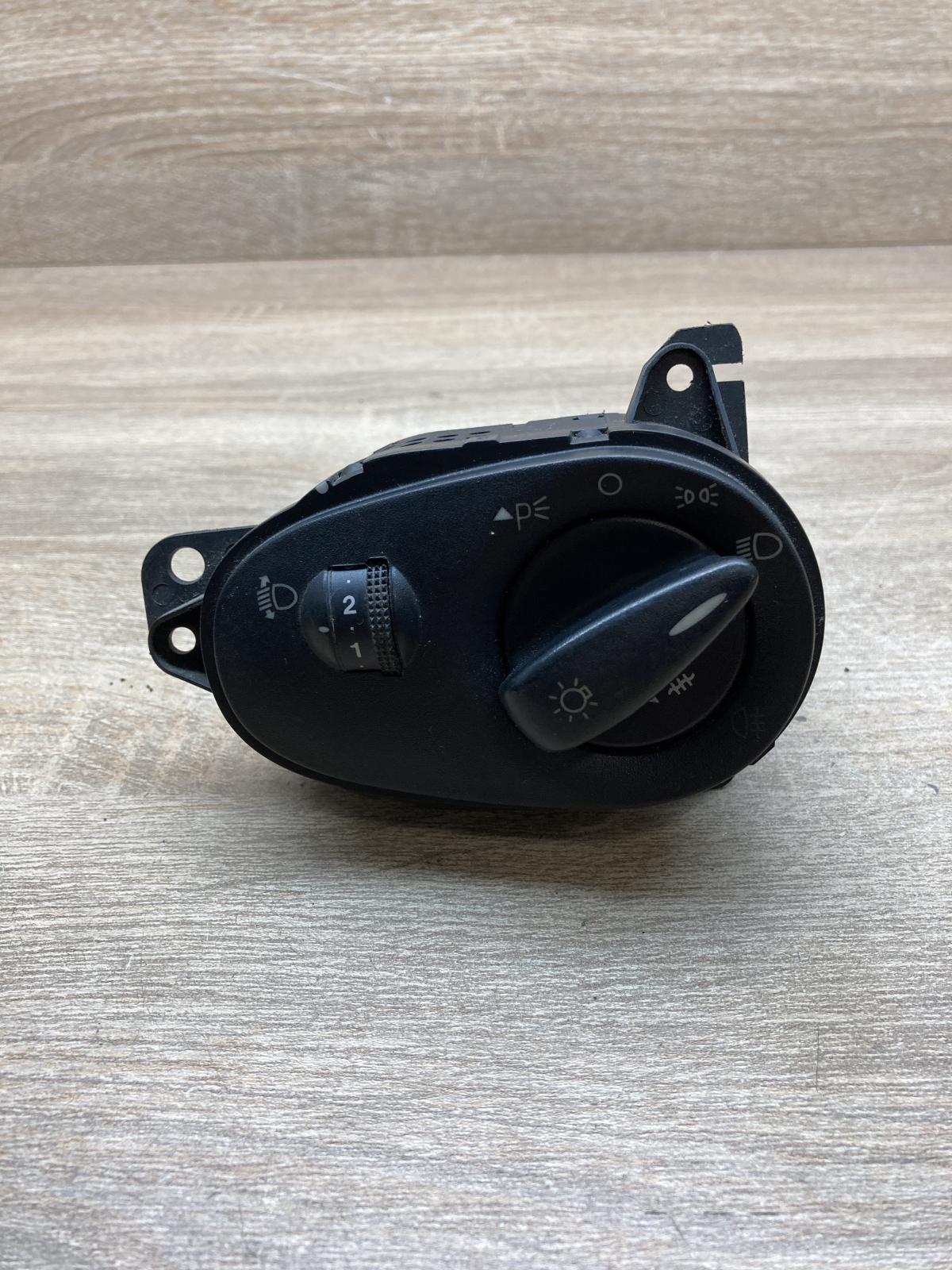 98AG 13A024 HG 04052574  Light switch Ford Focus