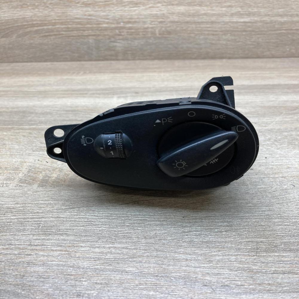98AG 13A024 HG 04052574  Light switch Ford Focus