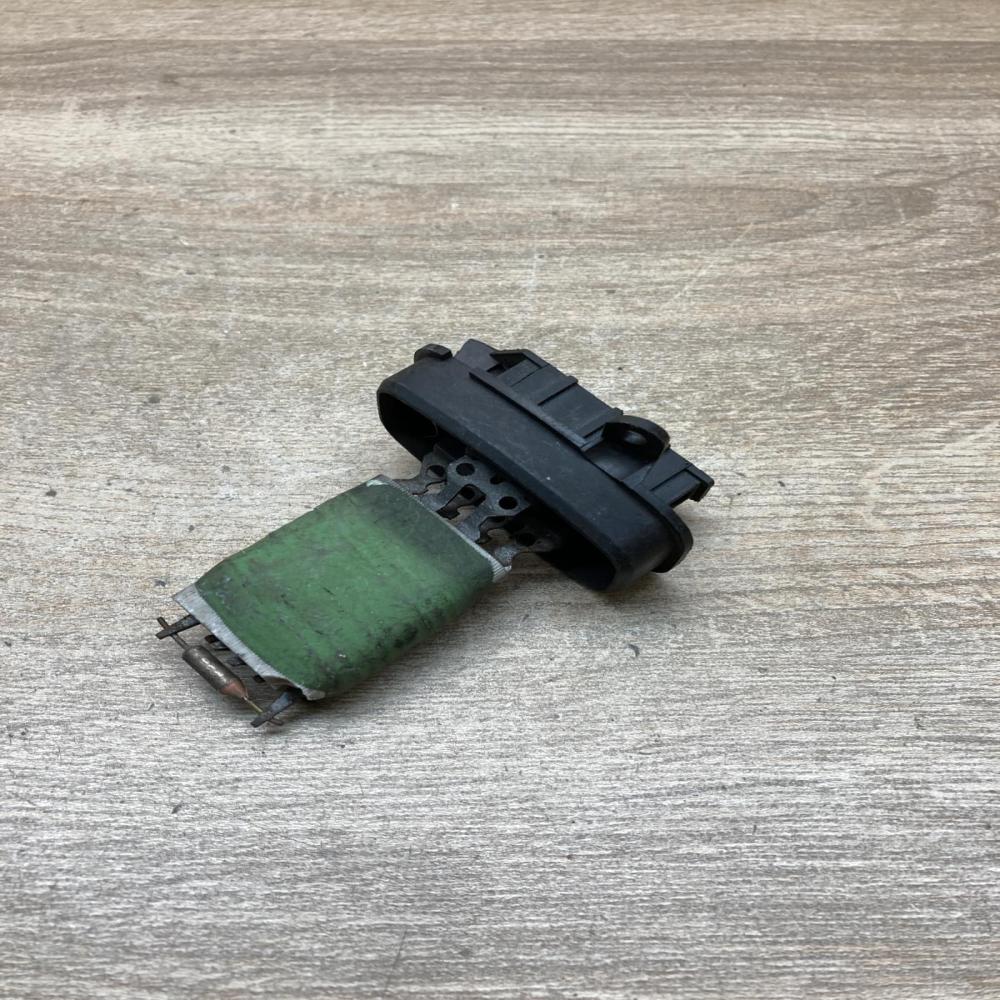 X19133282S   Heater blower motor/fan resistor Mercedes-Benz Vito Viano W638