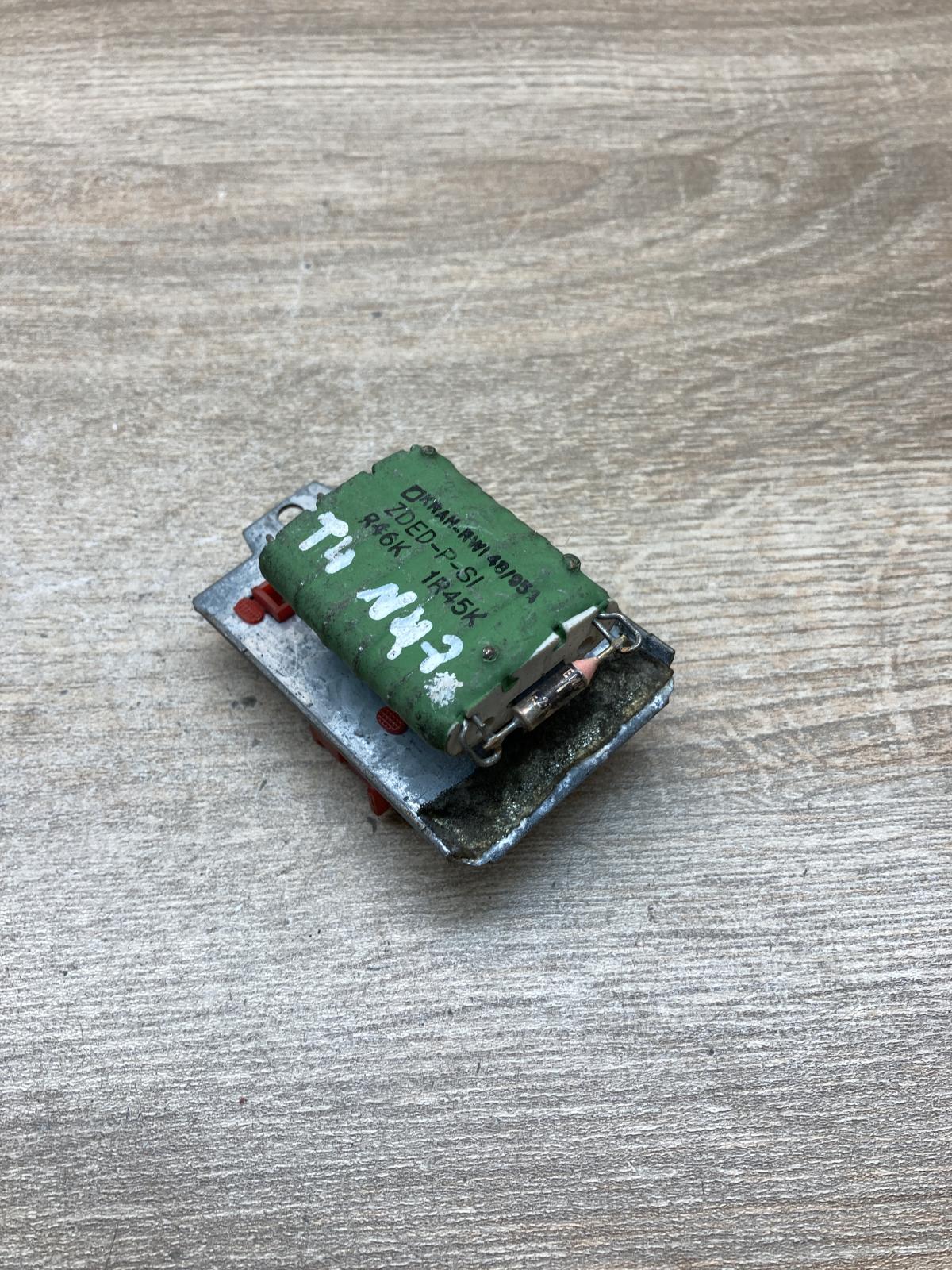 701959263C   Heater blower motor/fan resistor Volkswagen Transporter - Caravelle