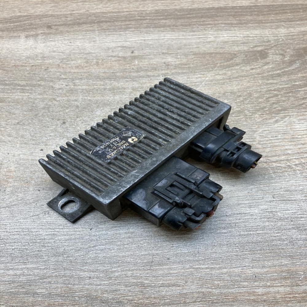 7700111525   Glow plug pre-heat relay Renault Scenic I