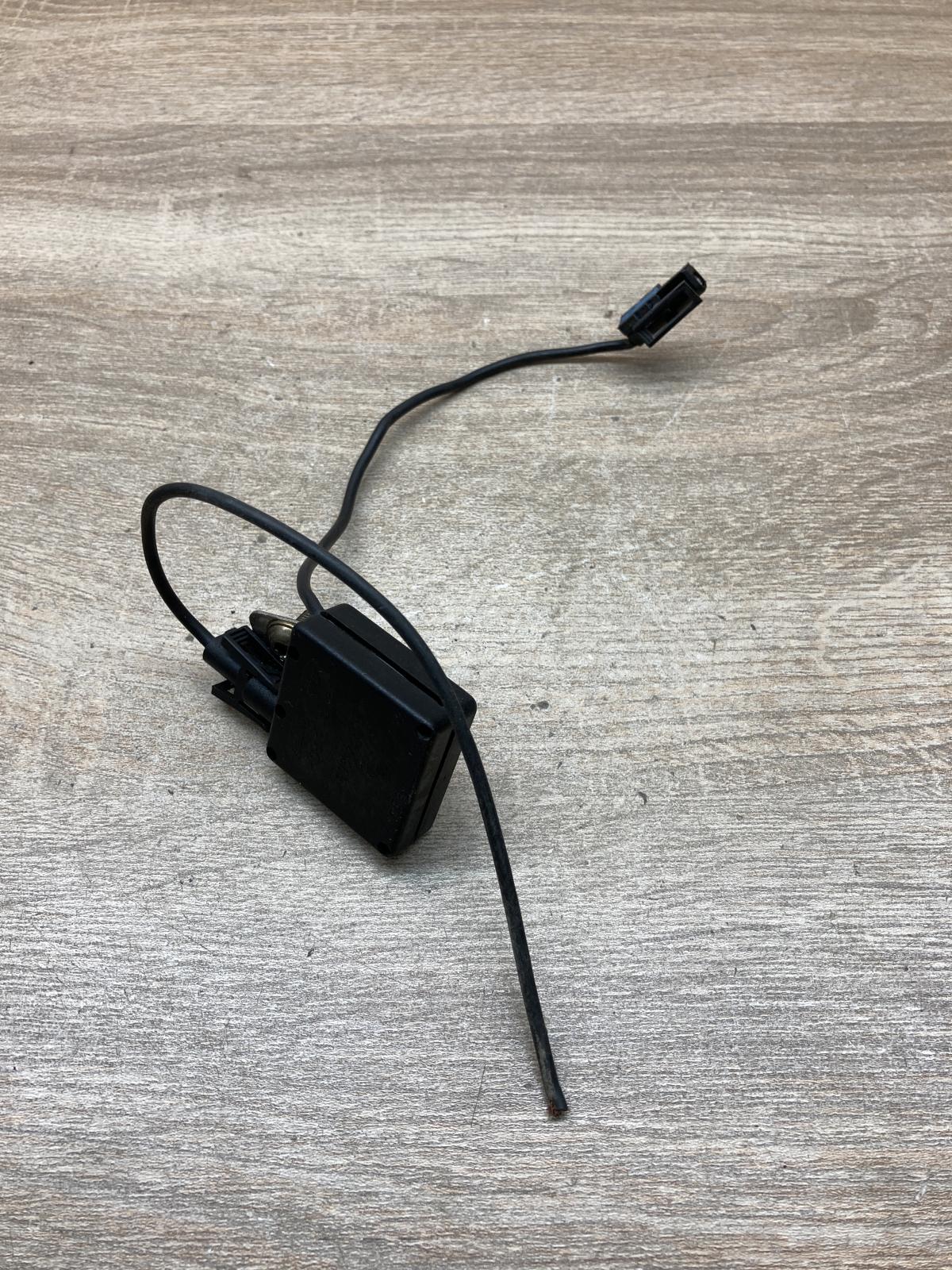 8374266   Aerial antenna amplifier BMW 5 E39