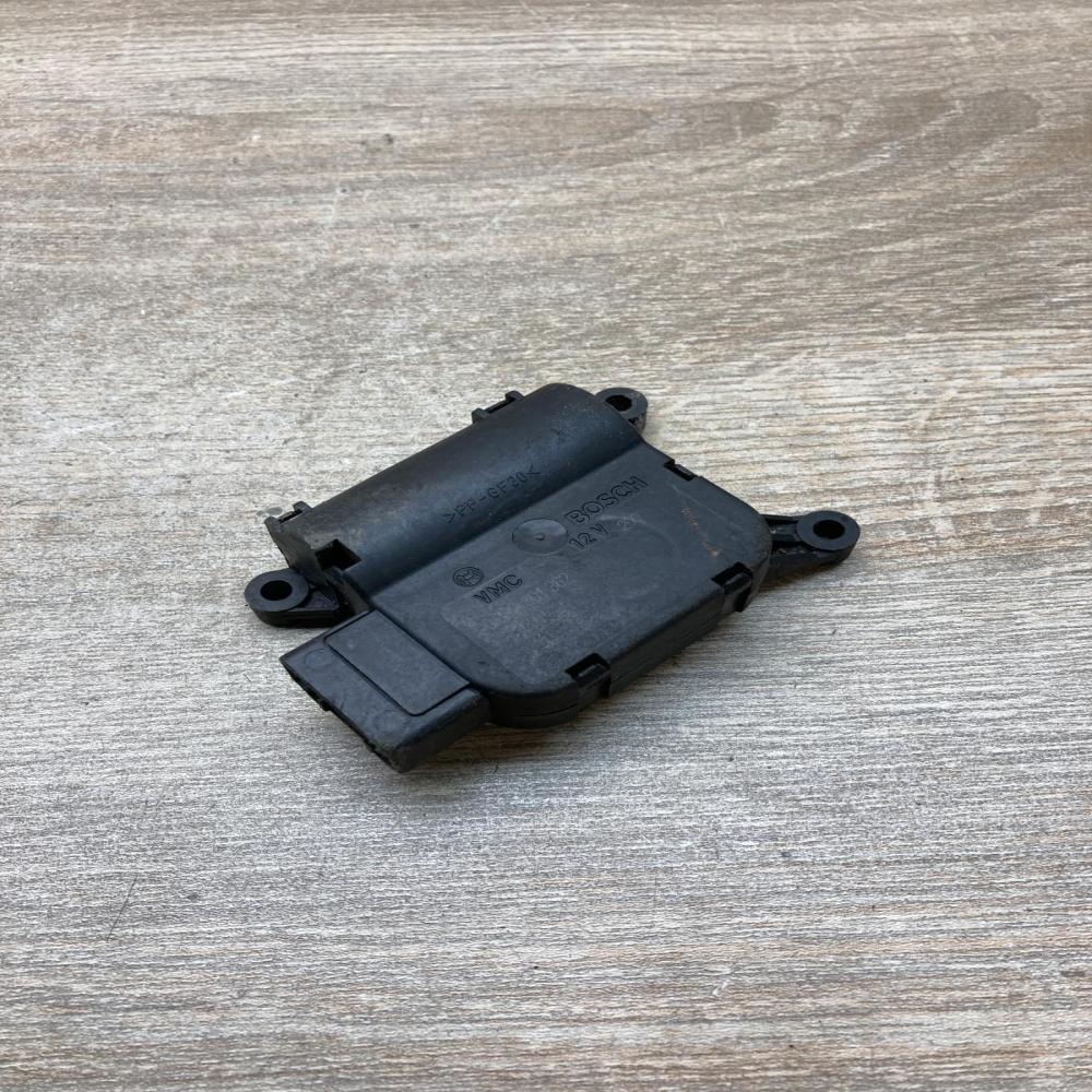 0132801362 0Z116880 292  Air flap motor/actuator Volkswagen Golf VI