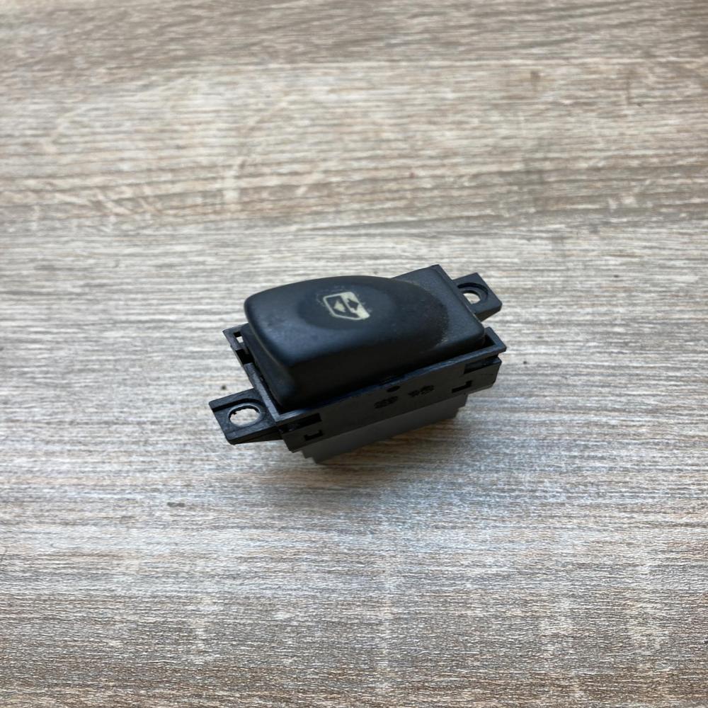 7700417488B   Electric window control switch Renault Laguna II