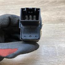 19206   Electric window control switch Volvo XC90