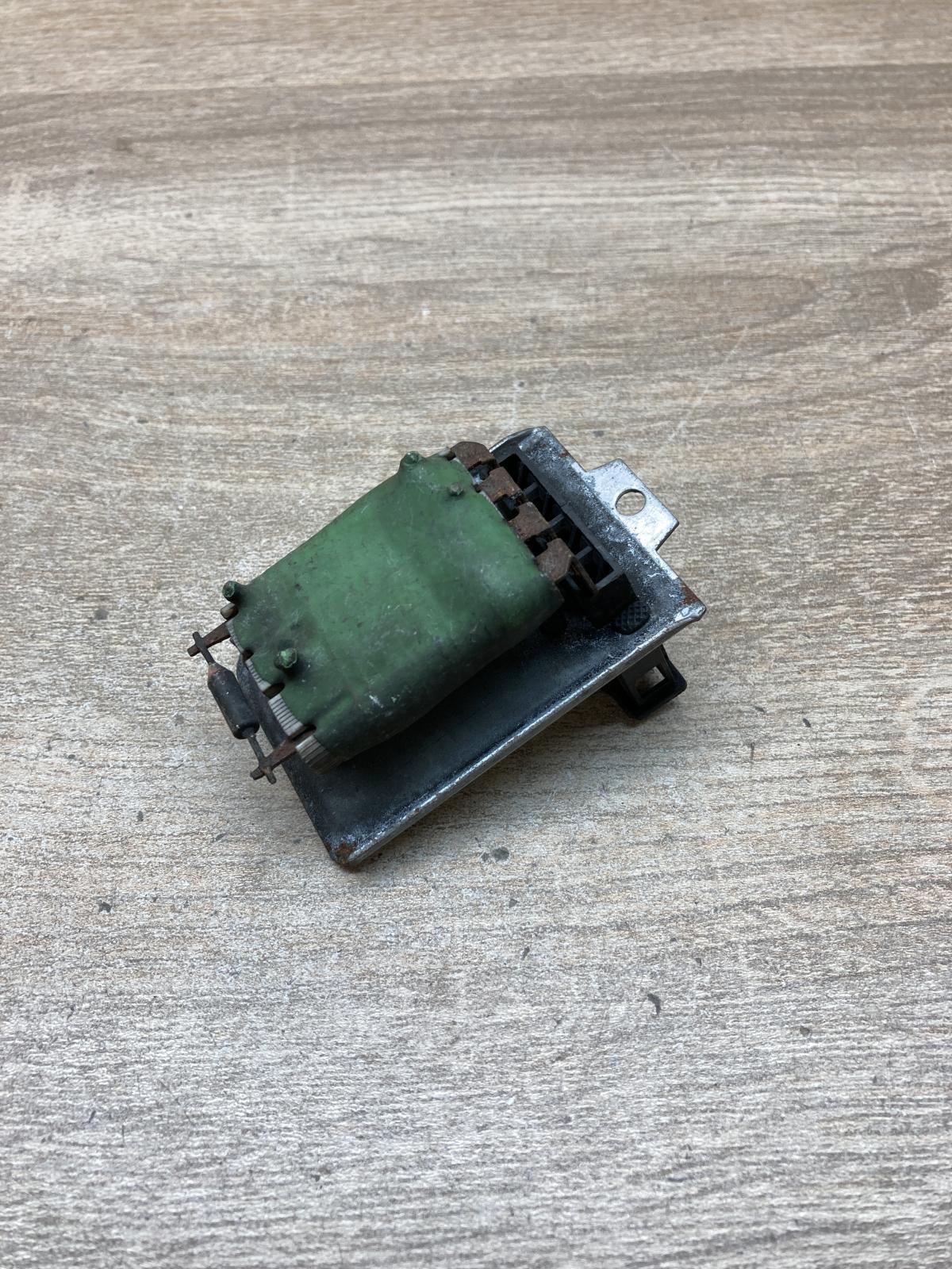 0268020312   Heater blower motor/fan resistor Volkswagen Transporter - Caravelle