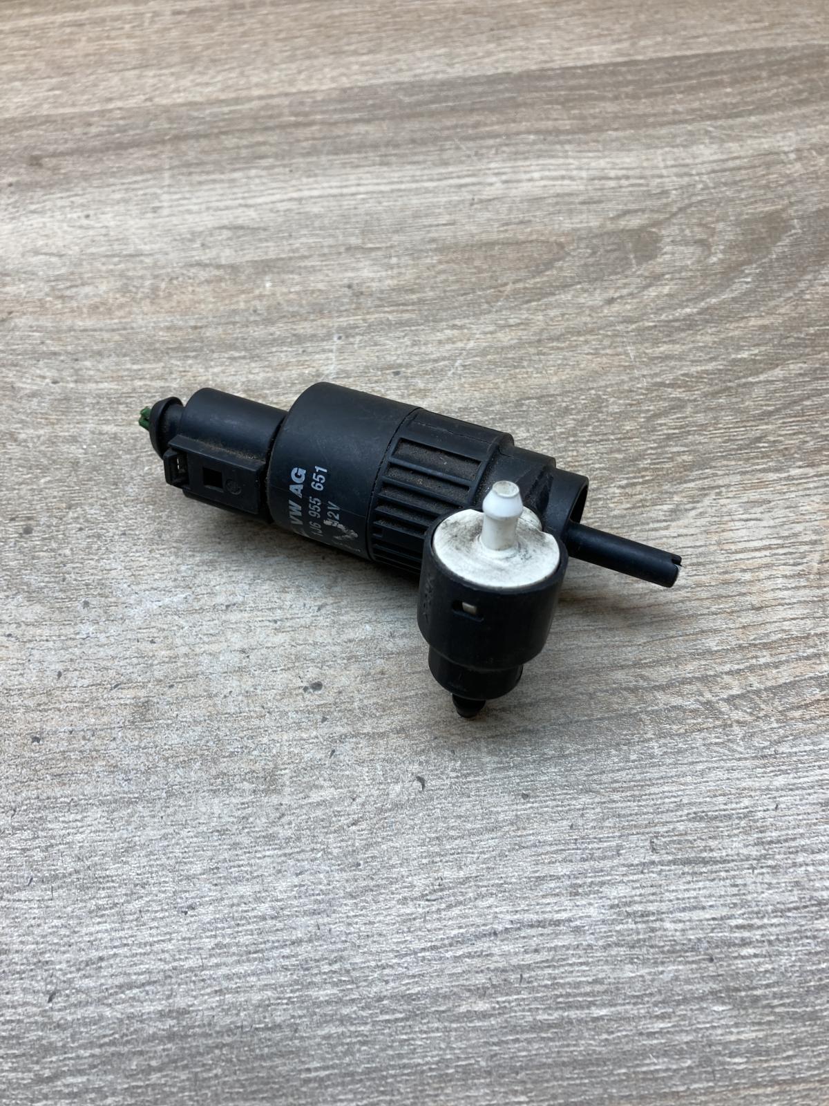 1J6955651   Windscreen/windshield washer pump Volkswagen Touareg I