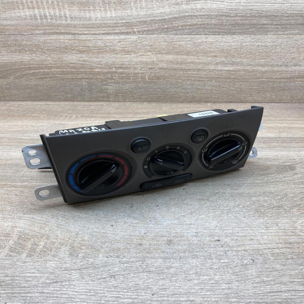 CB08A0A17   Climate control unit Mazda Premacy
