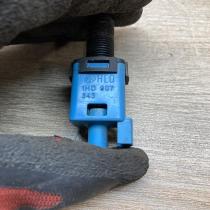 1H0907343   Brake pedal sensor switch Audi A6 S6 C4 4A