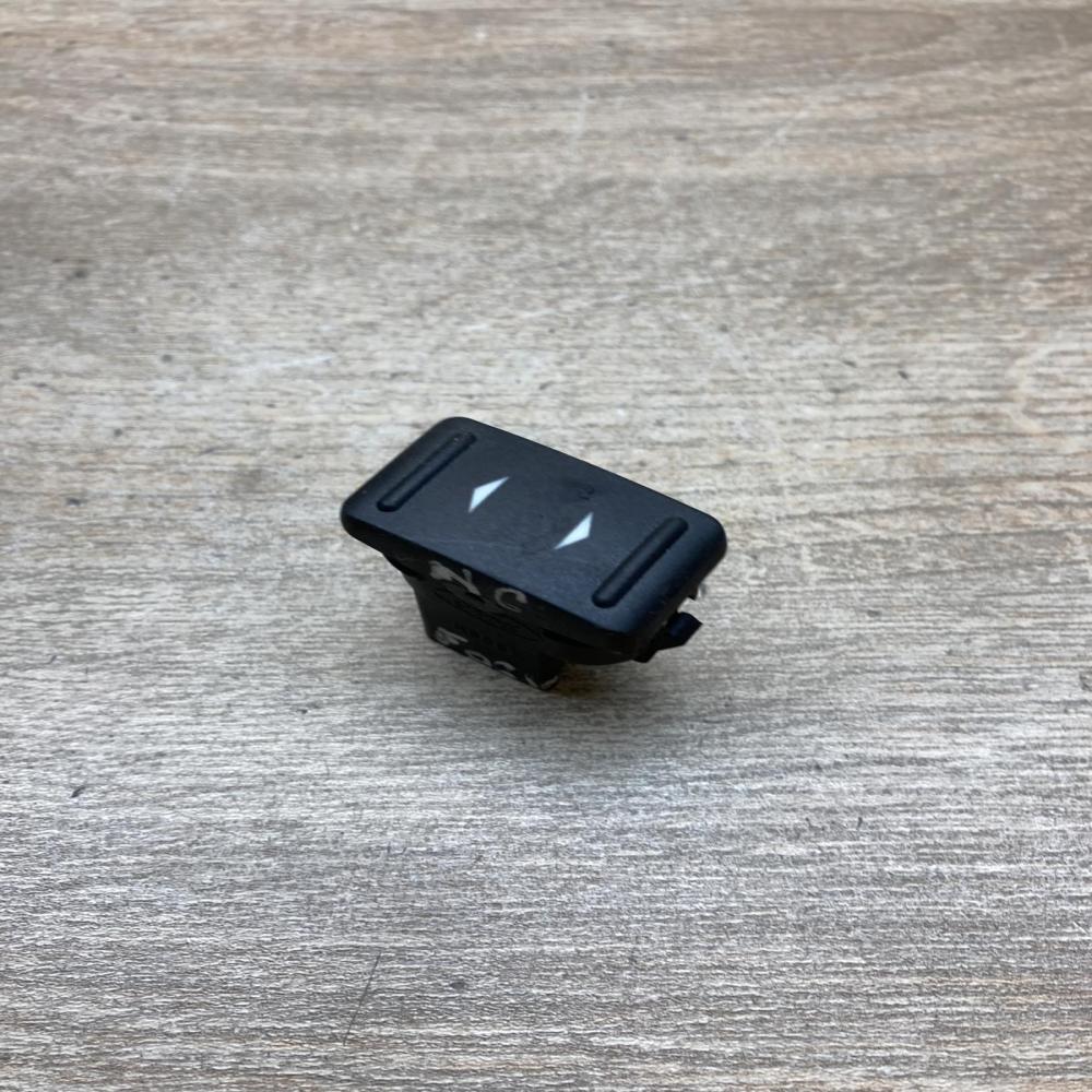 7M5T 14529 AA 03168720  Electric window control switch Ford Kuga I
