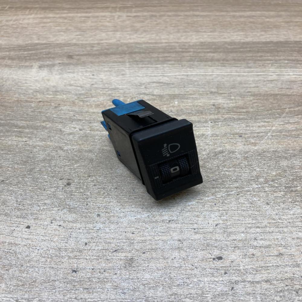 4A0941301   Headlight level height control switch Audi A6 S6 C4 4A