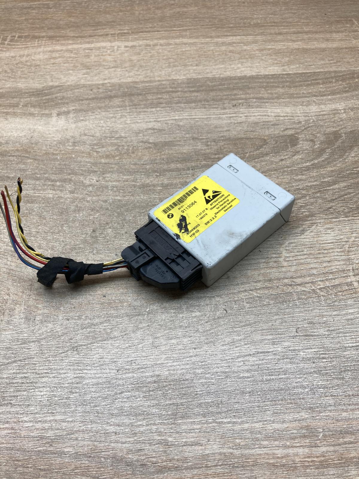 9113064 186079  Center console control module BMW 5 E60 E61