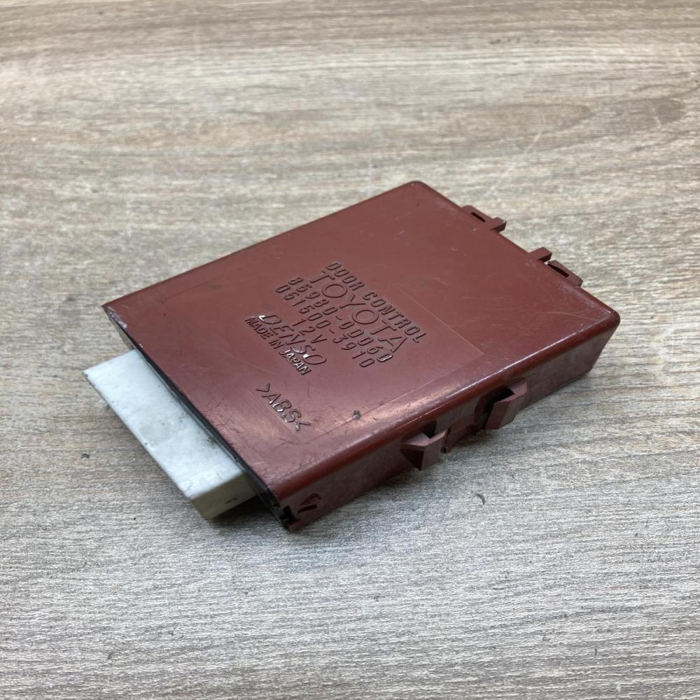 85980 0D060 051500 3910  Door control unit/module Toyota Yaris