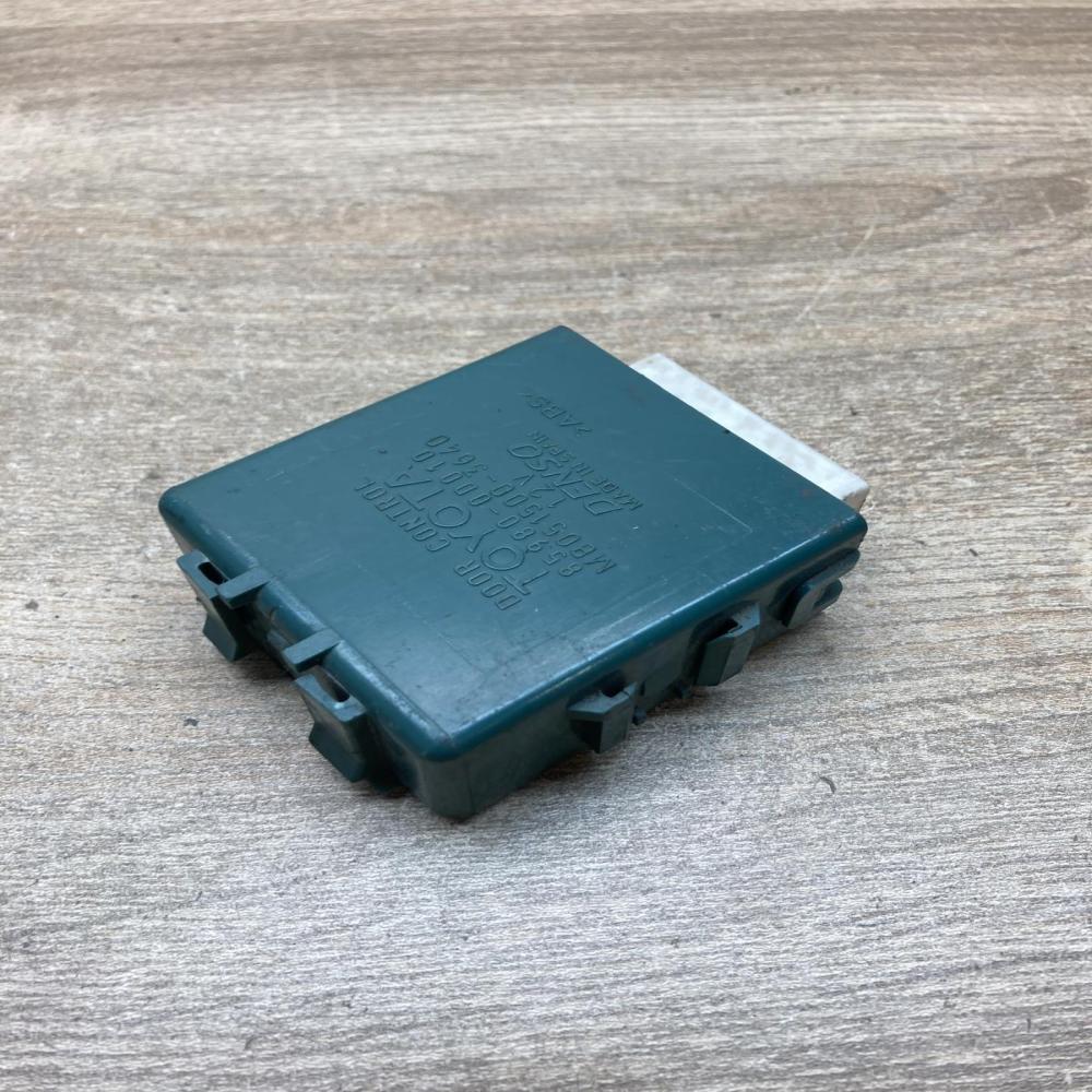 85980 0D010 MB051500 3640  Door control unit/module Toyota Yaris