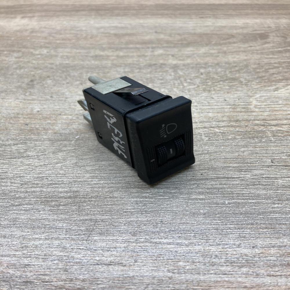 8A0941301   Headlight level height control switch Audi 80 90 S2 B4