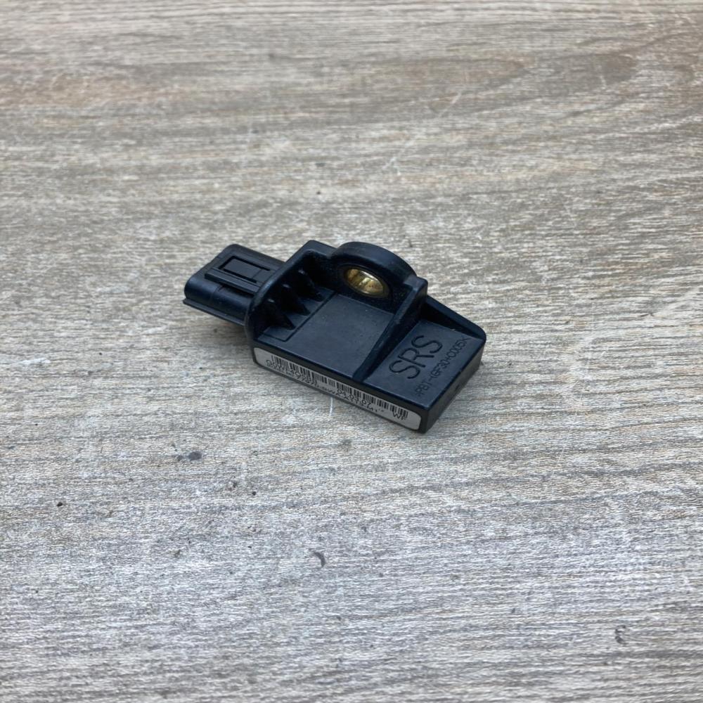 77970 SWA A113 M1   Airbag deployment crash/impact sensor Honda CR-V