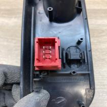 7701672458E   Electric window control switch Renault Laguna I