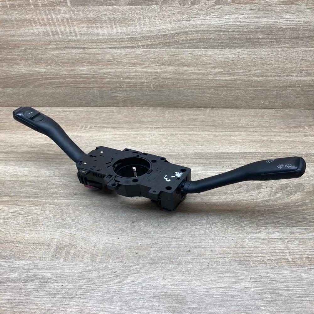 8L0953513H   Wiper turn signal indicator stalk/switch Audi A3 S3 8L