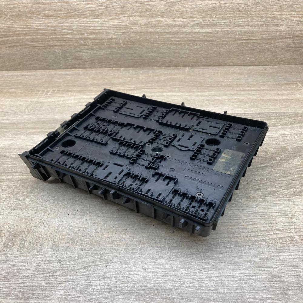 1K0937124H   Fuse module Volkswagen Touran I