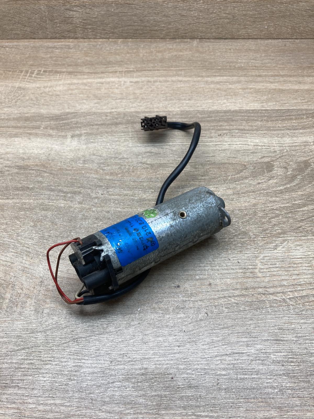 2108204842   Seat adjustment motor Mercedes-Benz E W210