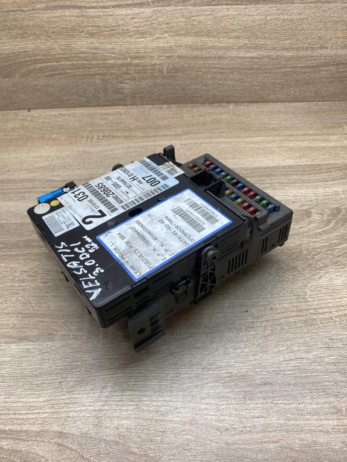 8200220685 8200148810  Fuse module Renault Vel Satis