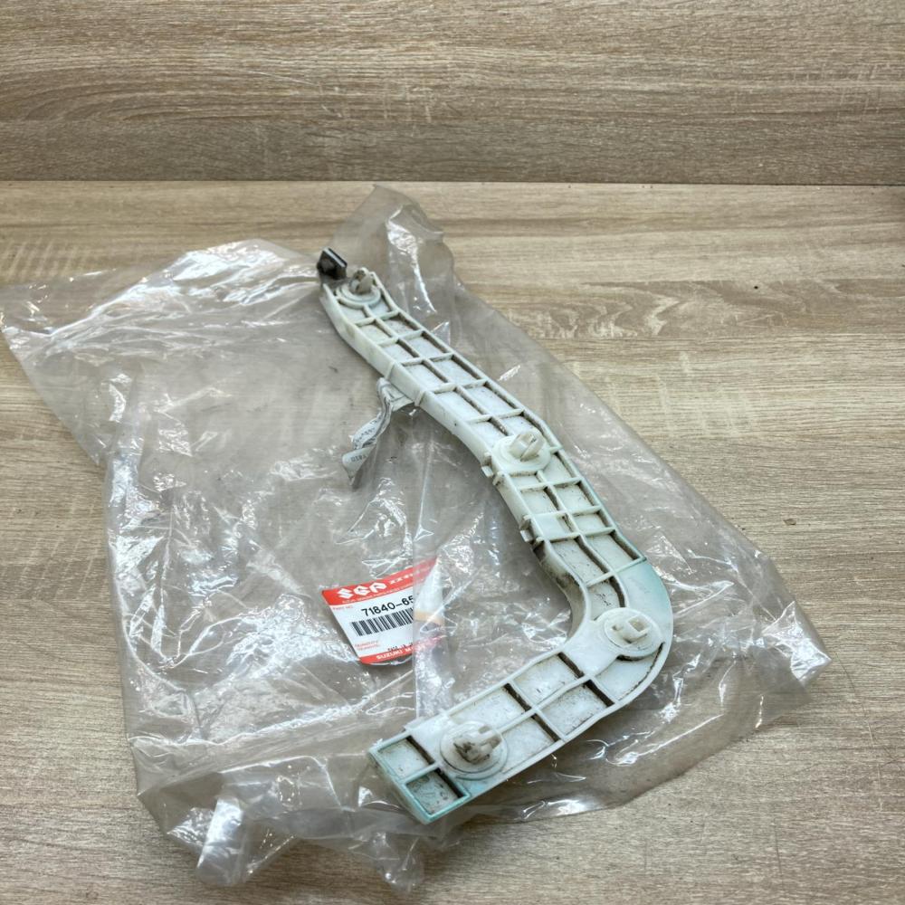 71840 65J00 7184065J00  Rear bumper mounting bracket Suzuki Grand Vitara I