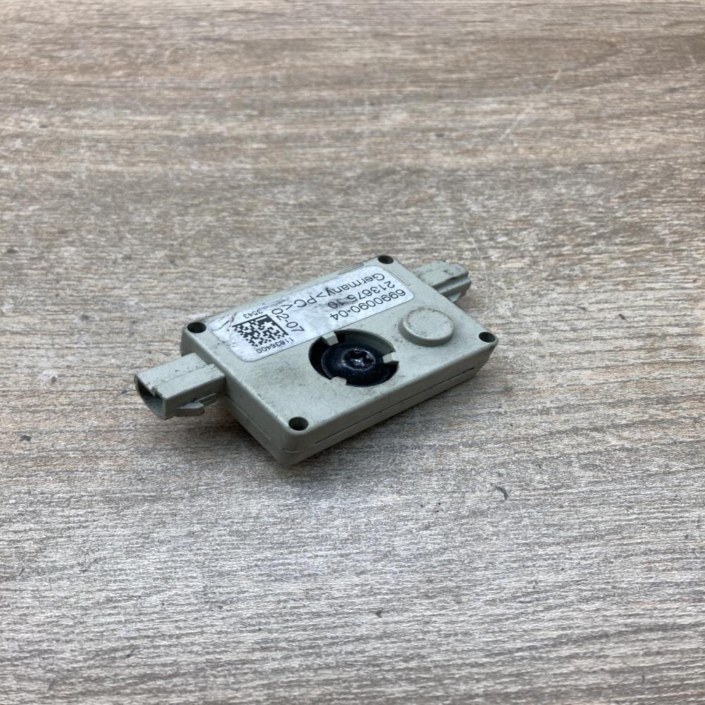 6990090 213675 10  Aerial antenna amplifier BMW X6 E71