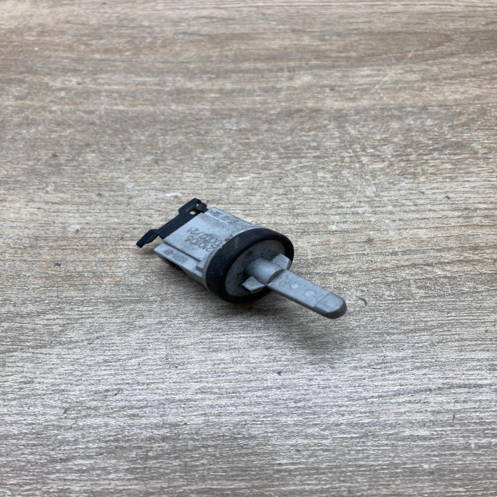 1K0907543A   Interior temperature sensor Volkswagen Touran I