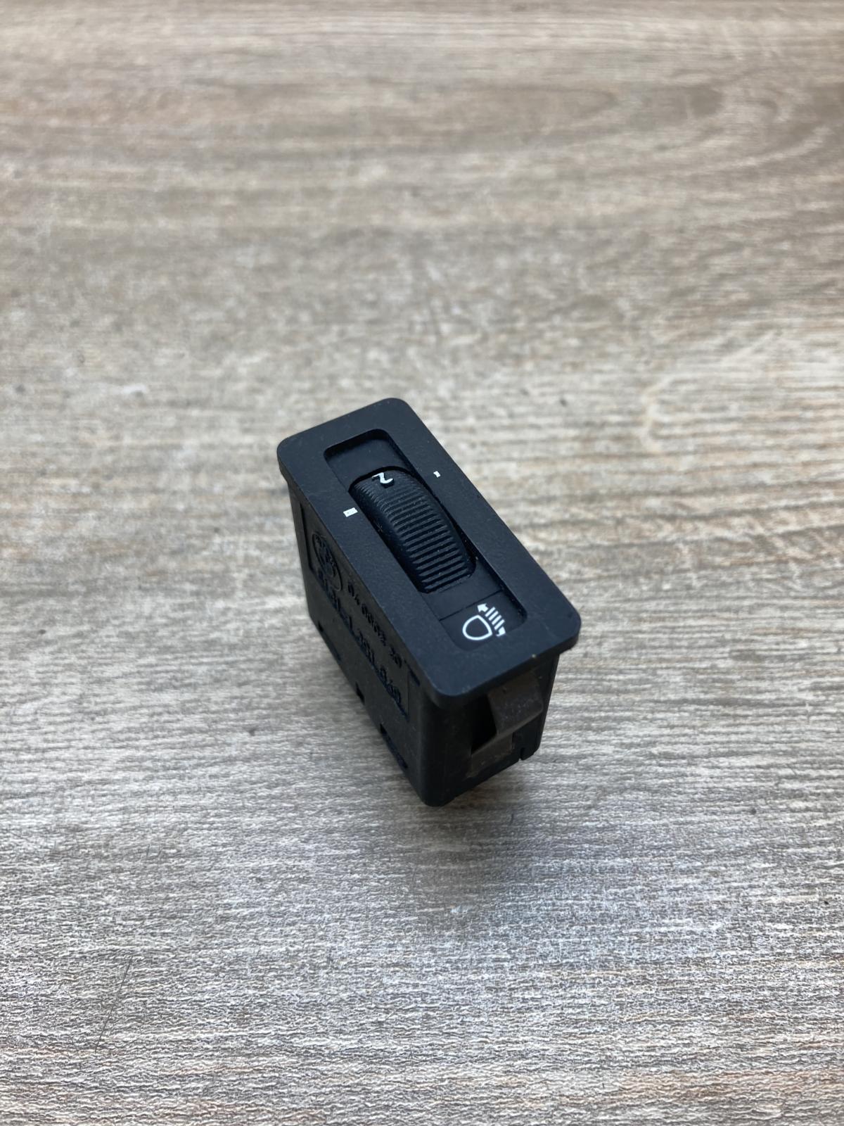 1391849   Headlight level height control switch BMW 5 E34