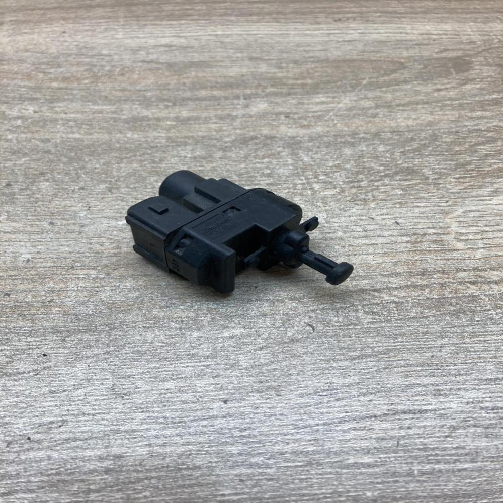 93BB 13480 BB   Brake pedal sensor switch Ford Mondeo MK I