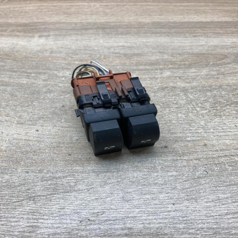 015085A   Electric window control switch Renault Espace -  Grand espace IV