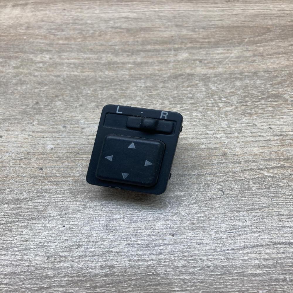 84870 05020 98903221000  Wing mirror switch Toyota Avensis T220