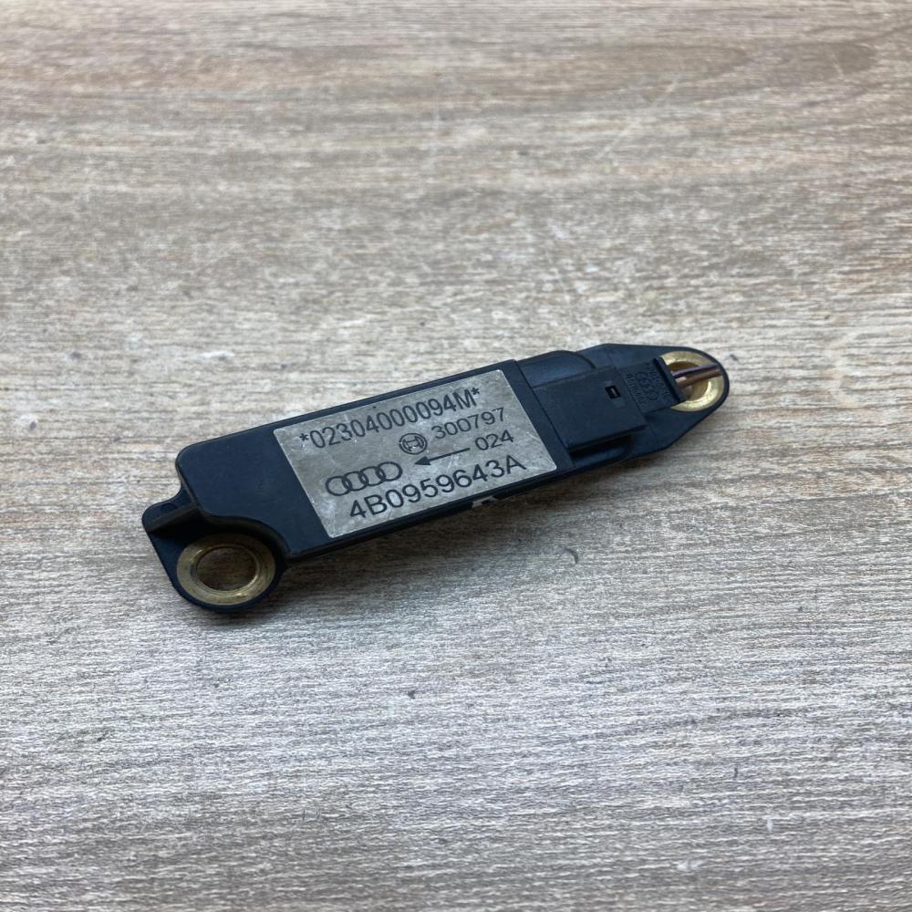 4B0959643A   Airbag deployment crash/impact sensor Audi A6 S6 C5 4B